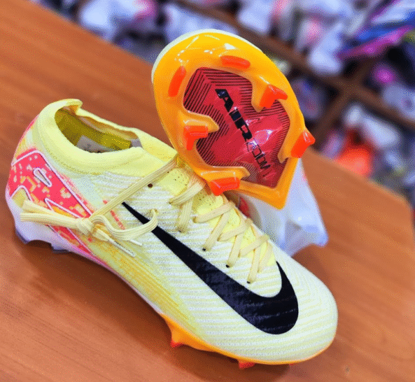 Cheap Soccer Boots Liquidation Pallets