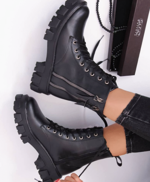 Female boots for bulk sale